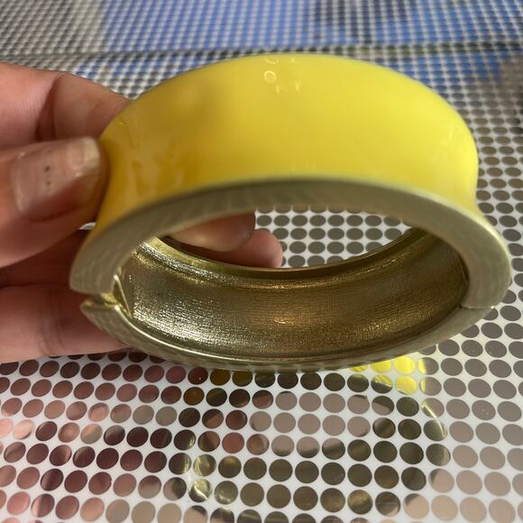 Vintage Metal Yellow Hinged Heavy Bangle Bracelet Gold Trim B#18 - Picture 7 of 10